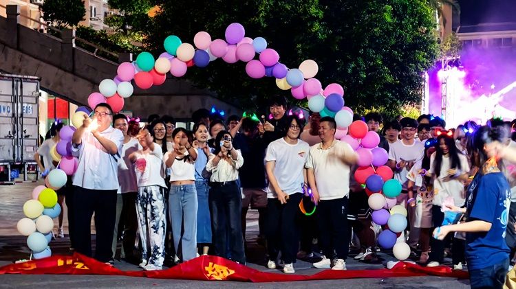 2025年304am永利集团“动物狂欢，趣味征程”夜跑活动圆满落幕